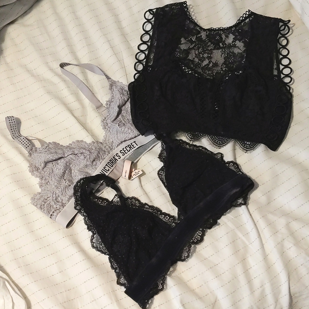 $15 SALE ✨️✨️ EUC Victoria Secret Bralette/corset top bundle- size medium